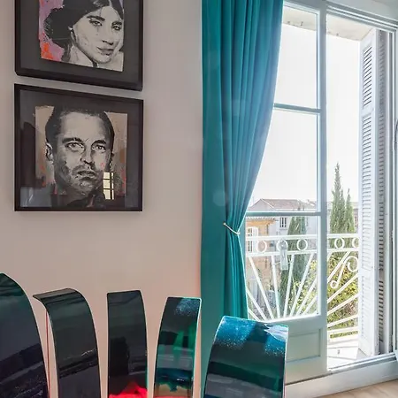 Maison Du Collectionneur Bed and breakfast 2*